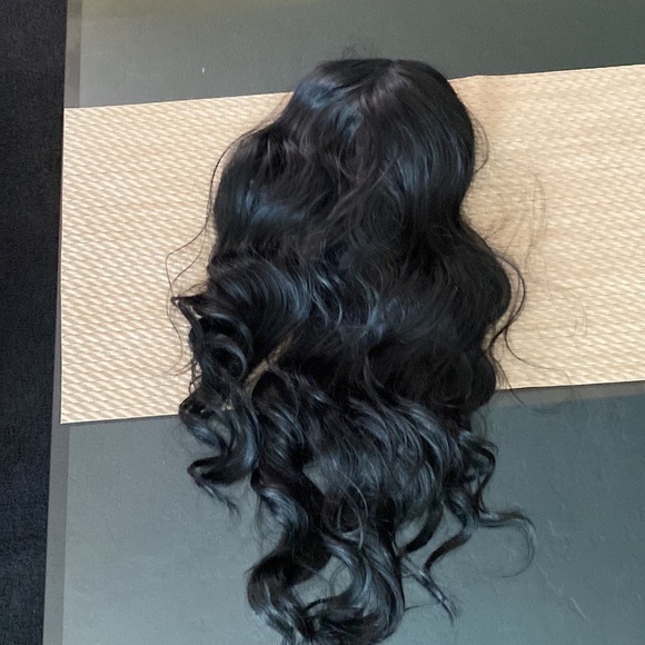 Beautiful real wig black silky feeling in excellent condition - Picture 1 of 8